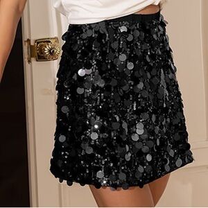 Alice + Olivia Black Circle sequence Skirt. EUC 
Size 4